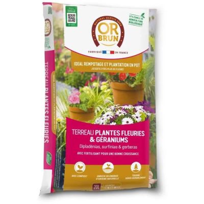 un sac de plantes à fleurs et de géraniums de chez Brun