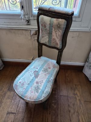 a chair that is sitting in front of a window
