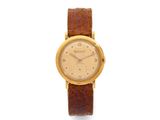 une montre-bracelet en or 18 carats avec un bracelet en cuir marron
