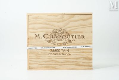 une boîte en bois sur laquelle est collée une étiquette portant l'inscription « m chambootter »