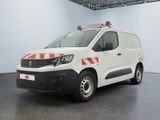 une camionnette blanche avec une bande rouge et blanche