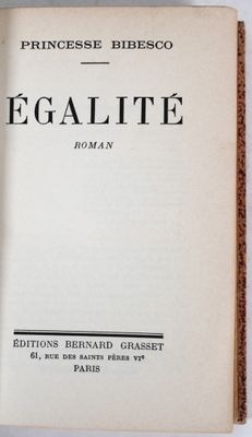 Un ensemble de livres comprenant: