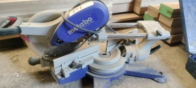a picture of a machine that is sitting on the ground