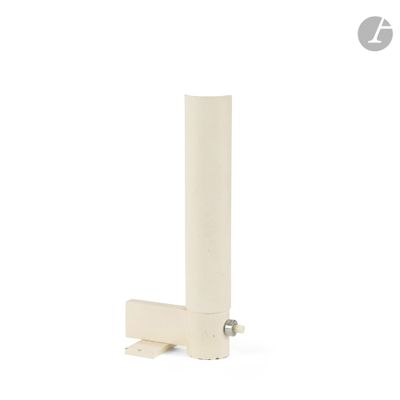 une image montrant un gros plan d'un objet blanc sur fond blanc