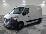 la photo d'une camionnette blanche garée dans un garage