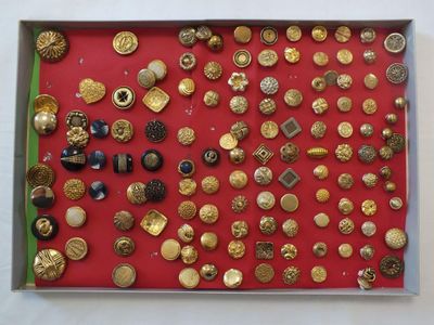 de nombreux types de boutons différents dans une vitrine