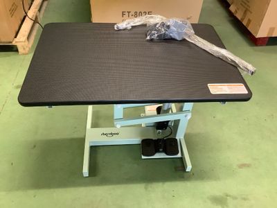 1 table de toilettage de la marque Shernbao modèle FT 802E. Elle se lè - Photo 1