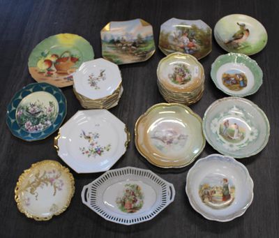 Lot d'assiettes et plats en porcelaine de Limoges et Bavaria…