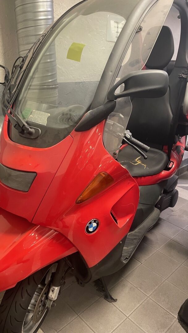 * BMW C1 125 cm3 de couleur rouge vendu sur désignation (en …
