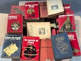 plusieurs livres empilés les uns sur les autres