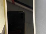 a cell phone that is sitting on a table