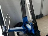 une photo d'un établi sur lequel sont posés des outils
