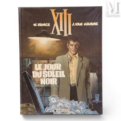 une image représentant un livre sur lequel figure la photo d'un homme debout devant une pile d'argent