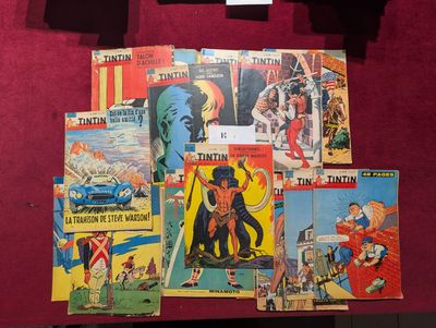 de nombreuses bandes dessinées exposées sur une table