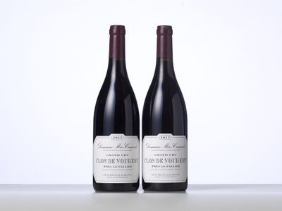 deux bouteilles de vin rouge posées sur une table