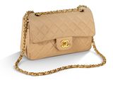 Sac à rabat Chanel en cuir d'agneau matelassé beige