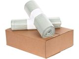 deux rouleaux de papier toilette posés sur une boîte