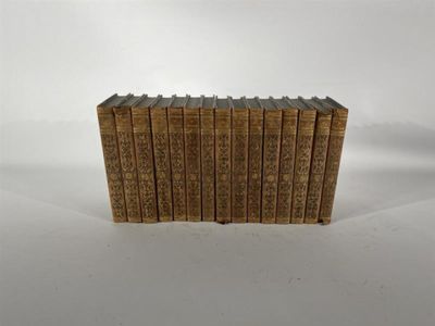 un ensemble de huit livres de la Bible