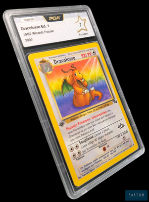 une image d'une carte Pokémon sur laquelle figure un dragon