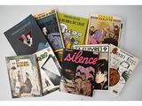 un grand nombre de livres posés sur une table