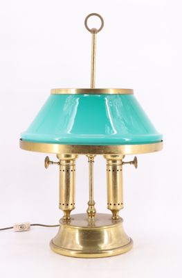 une image d'une lampe de table avec un abat-jour vert