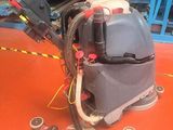 a machine that is sitting on the floor in the room