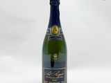 La bouteille de champagne est vide et prête à être remplie.