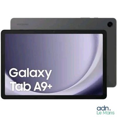 un gros plan d'une tablette portant le logo « Galaxy Tab A7 »