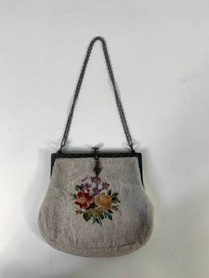 Sac de bal en perles à décor de fleurs, monture et chaine en…