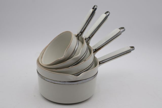 Quatre casseroles en aluminite