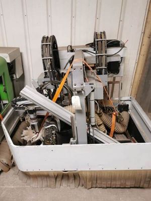 a machine that is sitting in the middle of a room
