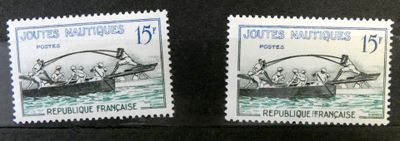 deux timbres sur lesquels figurent des personnes dans un bateau