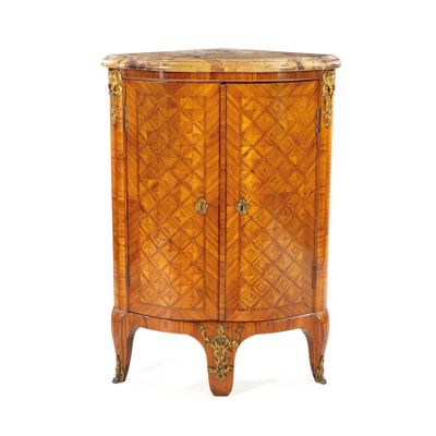 MEUBLE D'ANGLE PLAQUÉ DE DIVERS BOIS, FRANCE, 19E SIÈCLE - Photo 1