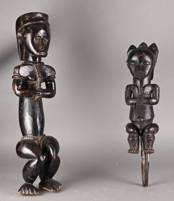paire de figurines africaines sculptées dans le bois représentant un homme et une femme
