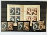 une photo d'une photo représentant une femme sur une feuille de timbres