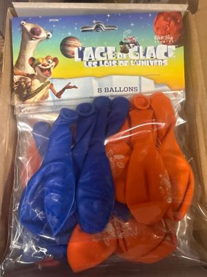 une boîte de ballons en forme d'animaux