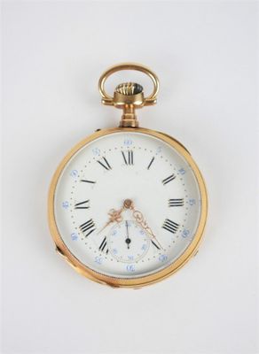 une montre de poche en or avec des chiffres romains
