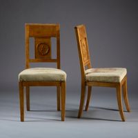Suite de quatre chaises en bois fruitier à dossier bandeau o… (photo 4)