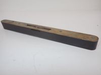 Un niveau dans son coffret marqué en bois et laiton " E,PRES… (photo 2)