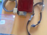 un téléphone portable posé sur une table