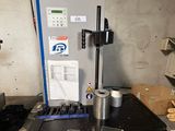 une machine posée sur une table
