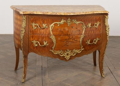 Commode sauteuse en marqueterie de bois de placage, ouvrant …