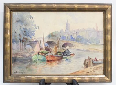 un tableau représentant des bateaux sur l'eau, avec un pont en arrière-plan