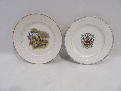 deux assiettes avec l'image d'un homme et d'une femme