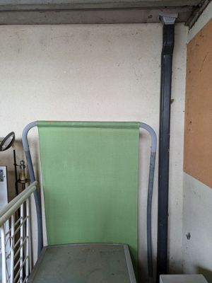 Grand bain de soleil  2 places, structure en métal laqué gris et tissu - Photo 1