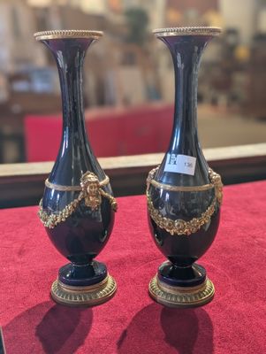 Paire de vases fuseaux en bleu de Sèvres - H.