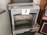 une machine qui se trouve dans le coin d'une pièce