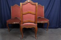 Suite de quatre chaises en noyer à décor de coquilles, repos… (photo 2)