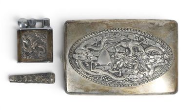 INDOCHINE Nécessaire de fumeur en argent comprenant un briqu…
