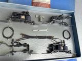 une photo d'une vitrine contenant tout un tas d'outils